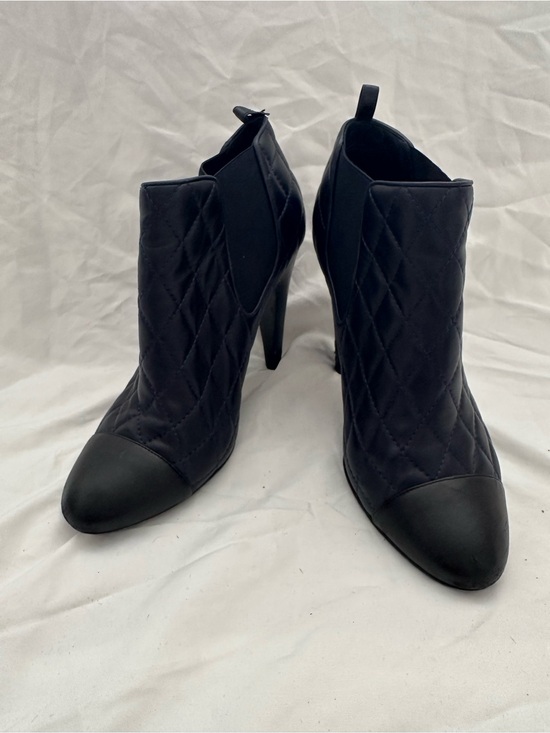 CHANEL Shoes - CHANEL Black Navy Leather Quilted Pointed-Toe Stiletto Ankle Booties 39